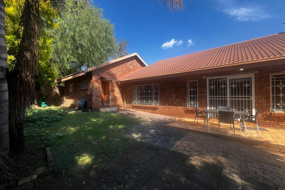 4 Bedroom House To Rent in Rooihuiskraal - Photo 2