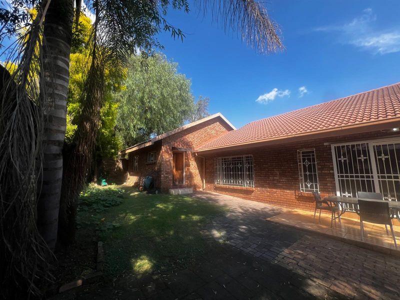 4 Bedroom House To Rent in Rooihuiskraal - Photo 5