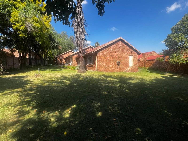 4 Bedroom House To Rent in Rooihuiskraal - Photo 8