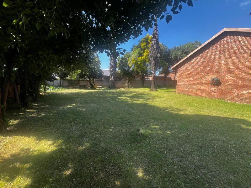 4 Bedroom House To Rent in Rooihuiskraal - Photo 7