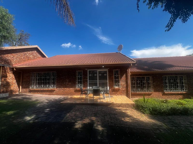 4 Bedroom House To Rent in Rooihuiskraal - Photo 3