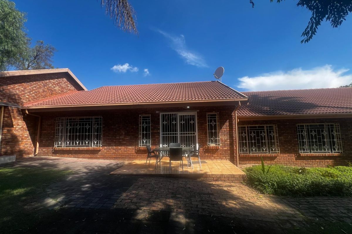 4 Bedroom House To Rent in Rooihuiskraal - Photo 3