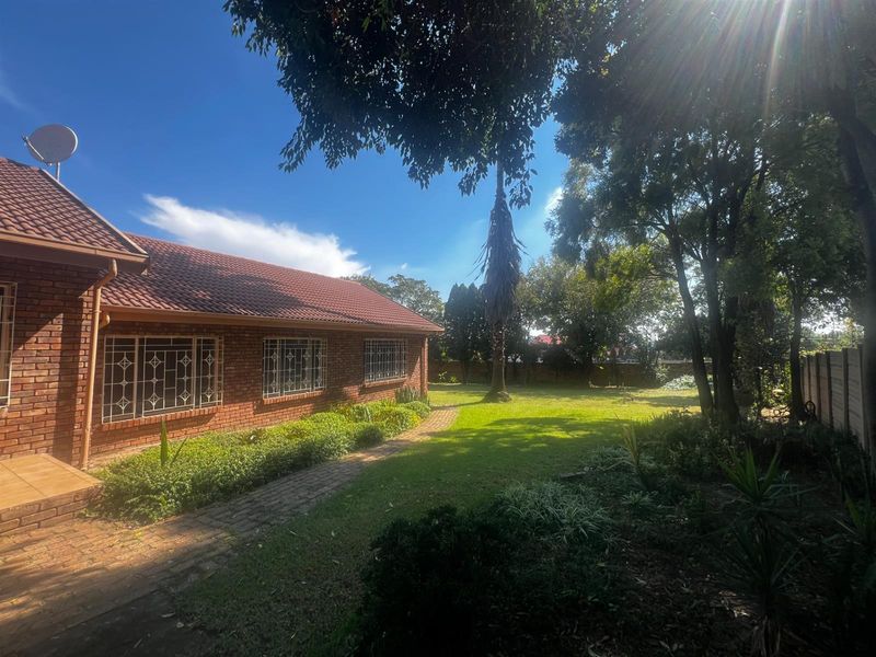 4 Bedroom House To Rent in Rooihuiskraal - Photo 4