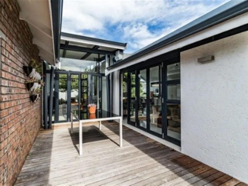 BEAUTIFULLY FURNISHED 2 BEDROOM HOME TO RENT, Leisure Isle, Knysna. - Photo 9