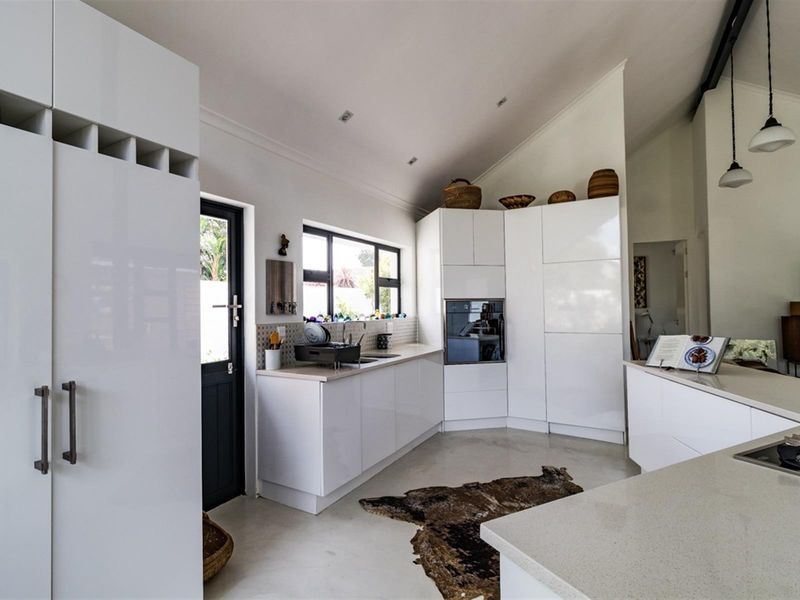 BEAUTIFULLY FURNISHED 2 BEDROOM HOME TO RENT, Leisure Isle, Knysna. - Photo 7