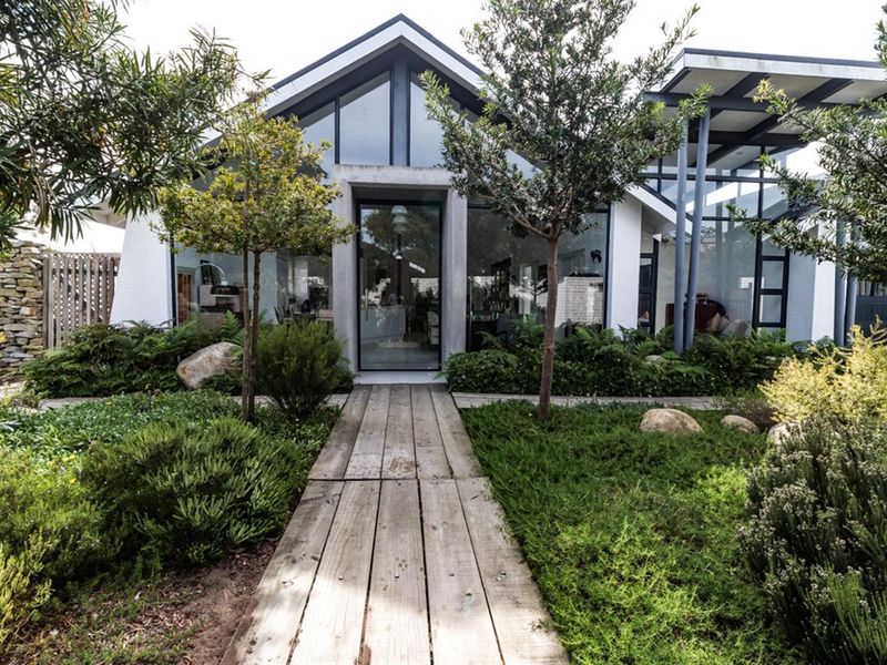 BEAUTIFULLY FURNISHED 2 BEDROOM HOME TO RENT, Leisure Isle, Knysna. - Photo 2