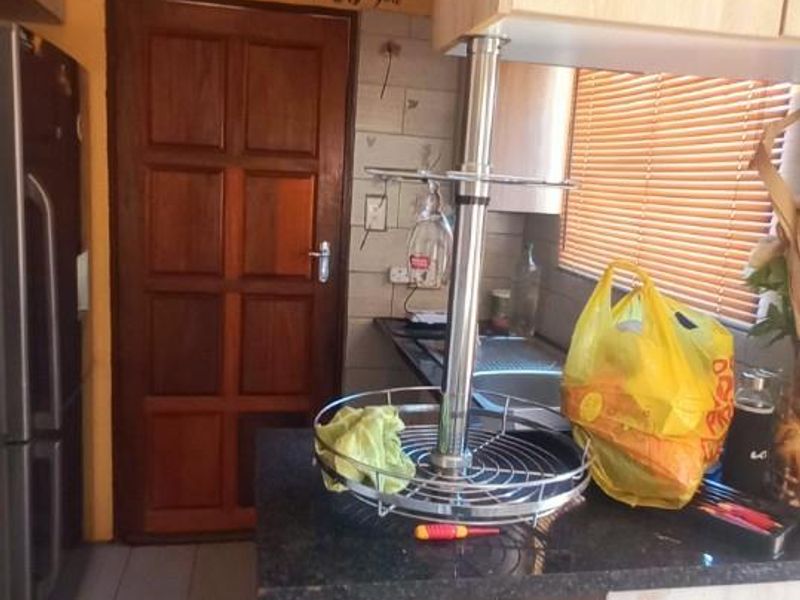 SPACIOUS 3 bedroom house available in Soshanguve block vv for Rental - Photo 2