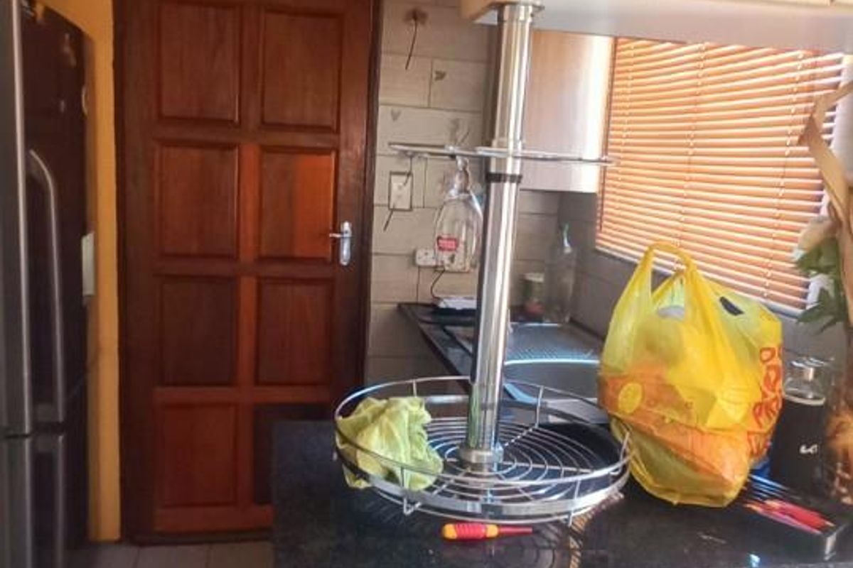 SPACIOUS 3 bedroom house available in Soshanguve block vv for Rental - Photo 2