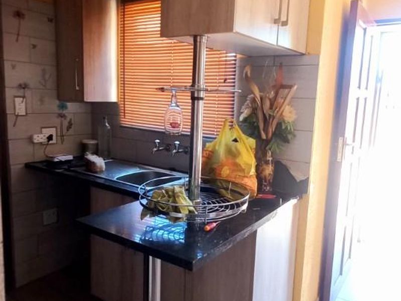 SPACIOUS 3 bedroom house available in Soshanguve block vv for Rental - Photo 4