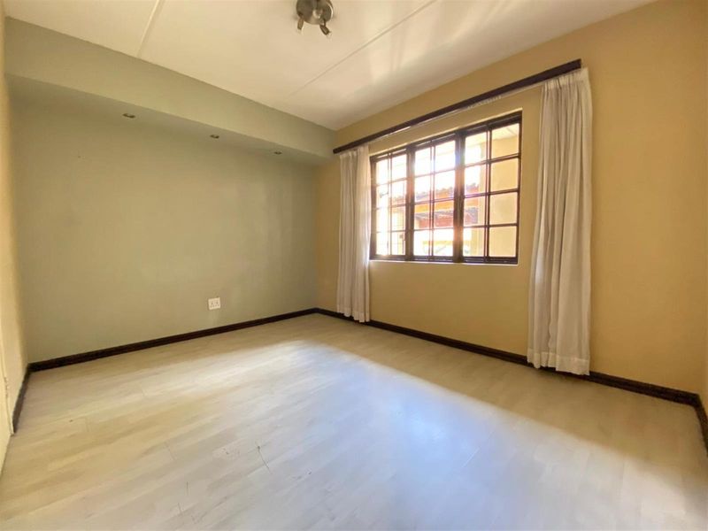 Apartment For Sale in Morningside, Sandton - Photo 3