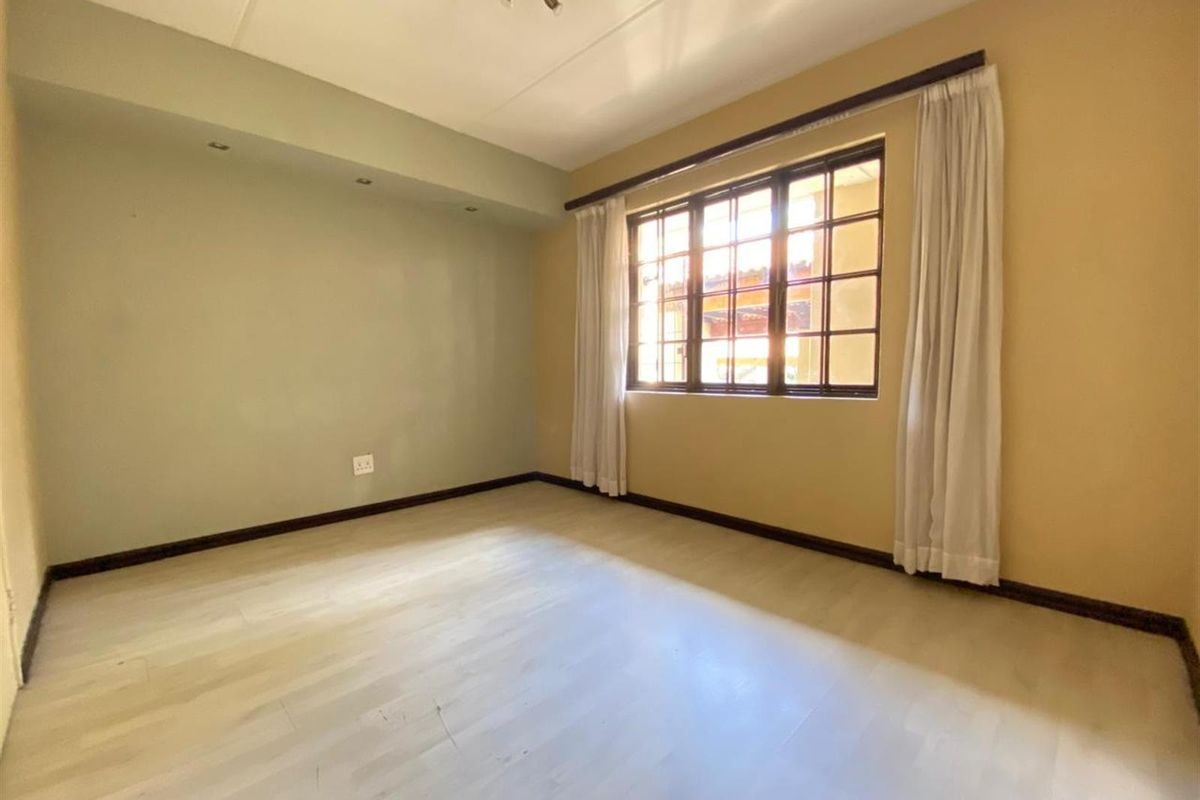 Apartment For Sale in Morningside, Sandton - Photo 3