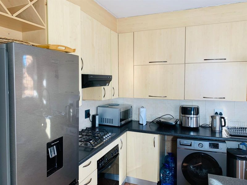 3 Bedroom, 2 Bathroom Townhouse For Sale in Clarina, Akasia - Photo 3