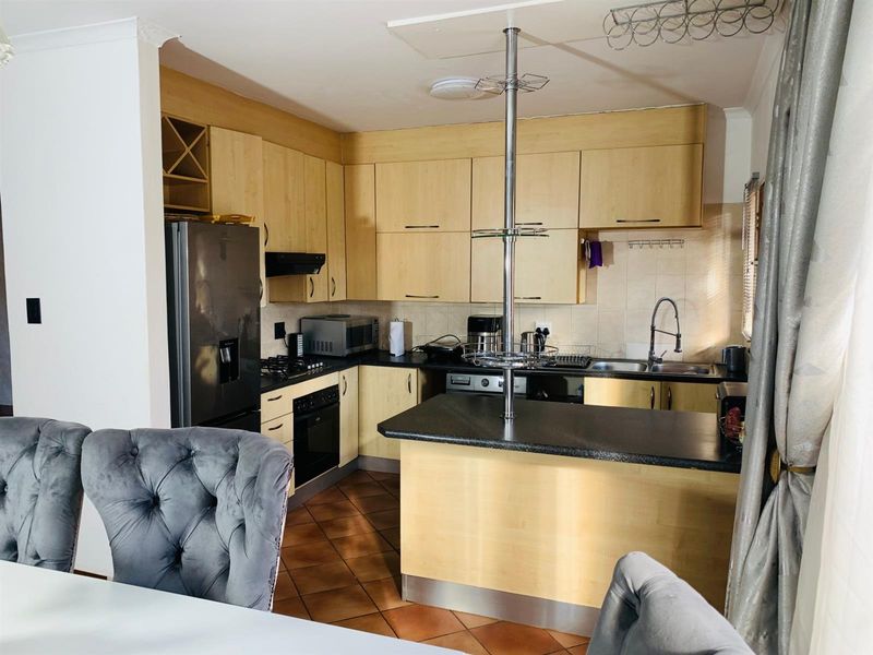 3 Bedroom, 2 Bathroom Townhouse For Sale in Clarina, Akasia - Photo 9