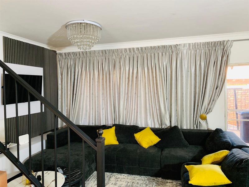 3 Bedroom, 2 Bathroom Townhouse For Sale in Clarina, Akasia - Photo 10