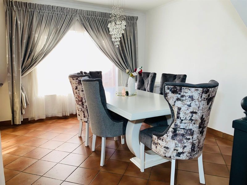 3 Bedroom, 2 Bathroom Townhouse For Sale in Clarina, Akasia - Photo 8