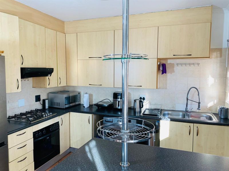 3 Bedroom, 2 Bathroom Townhouse For Sale in Clarina, Akasia - Photo 7