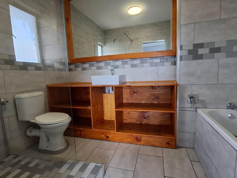 Top floor apartment To Rent in Durban North, KwaZulu Natal - Photo 10