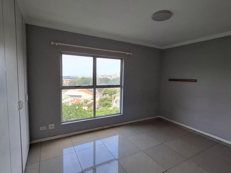 Top floor apartment To Rent in Durban North, KwaZulu Natal - Photo 9