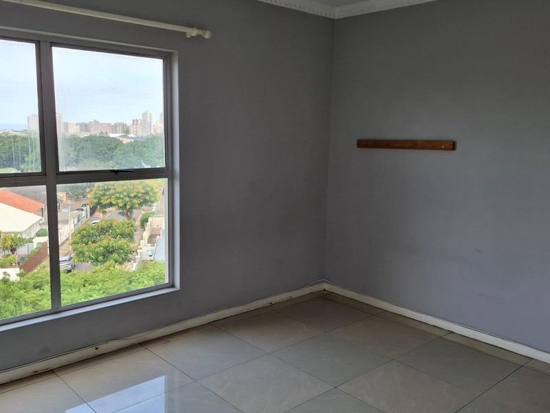 Top floor apartment To Rent in Durban North, KwaZulu Natal - Photo 8