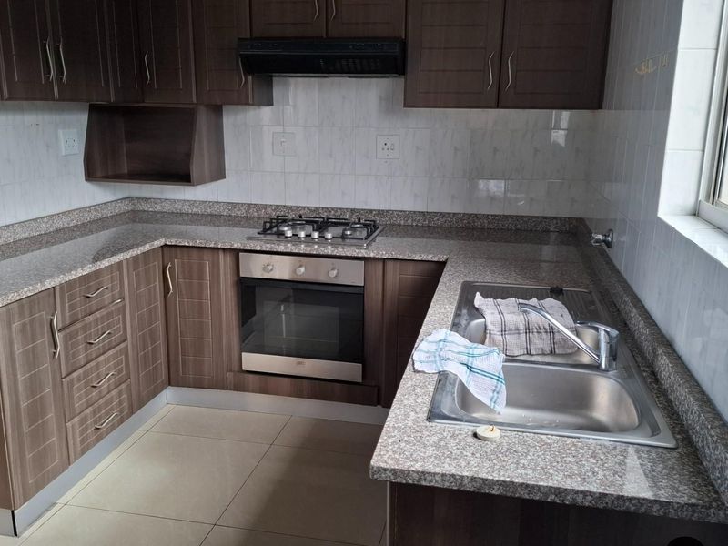 Top floor apartment To Rent in Durban North, KwaZulu Natal - Photo 7