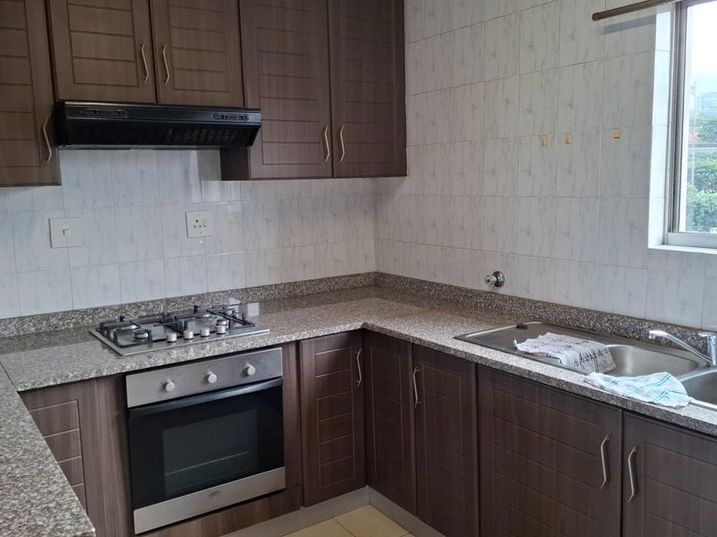 Top floor apartment To Rent in Durban North, KwaZulu Natal - Photo 6