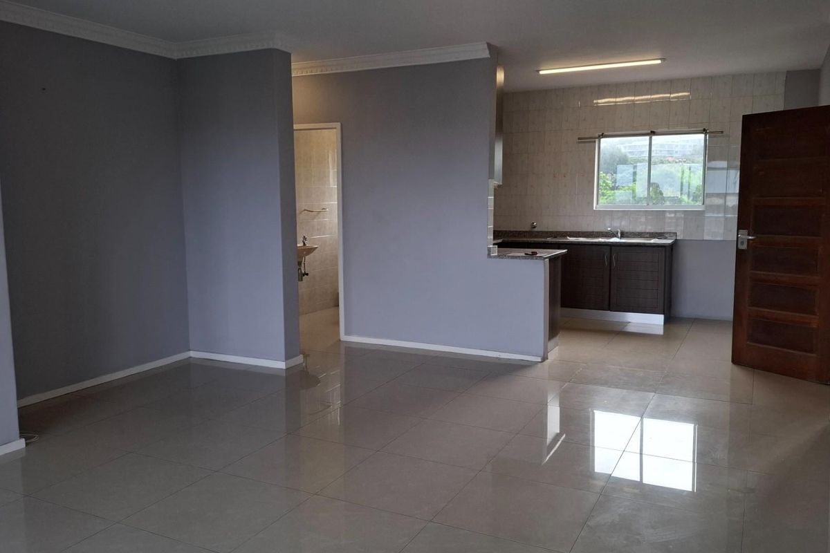 Top floor apartment To Rent in Durban North, KwaZulu Natal - Photo 4