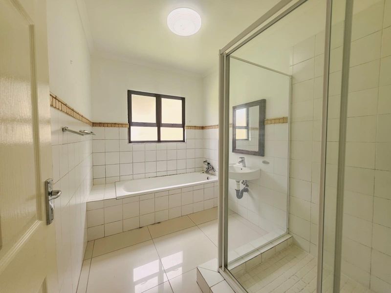 Spacious 4-Bedroom Family Home with Exceptional Features to Rent - Photo 10