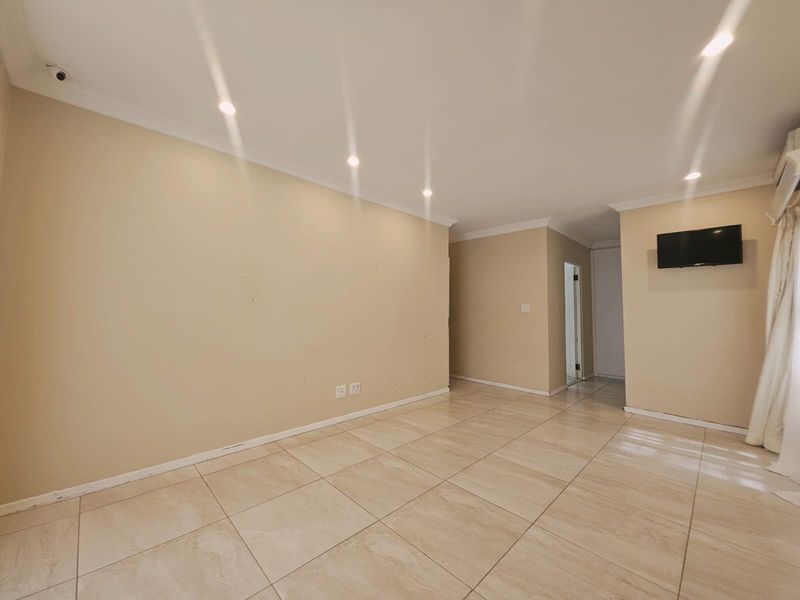 Spacious 4-Bedroom Family Home with Exceptional Features to Rent - Photo 9