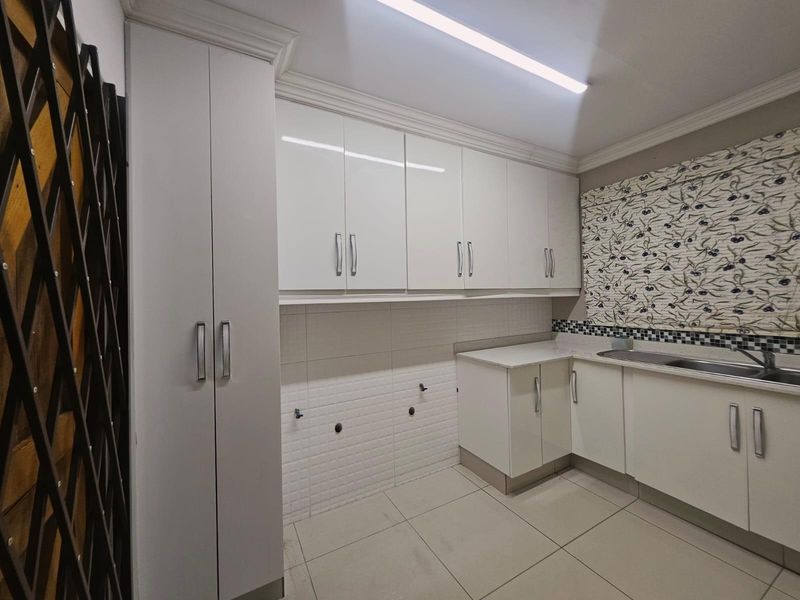 Spacious 4-Bedroom Family Home with Exceptional Features to Rent - Photo 5