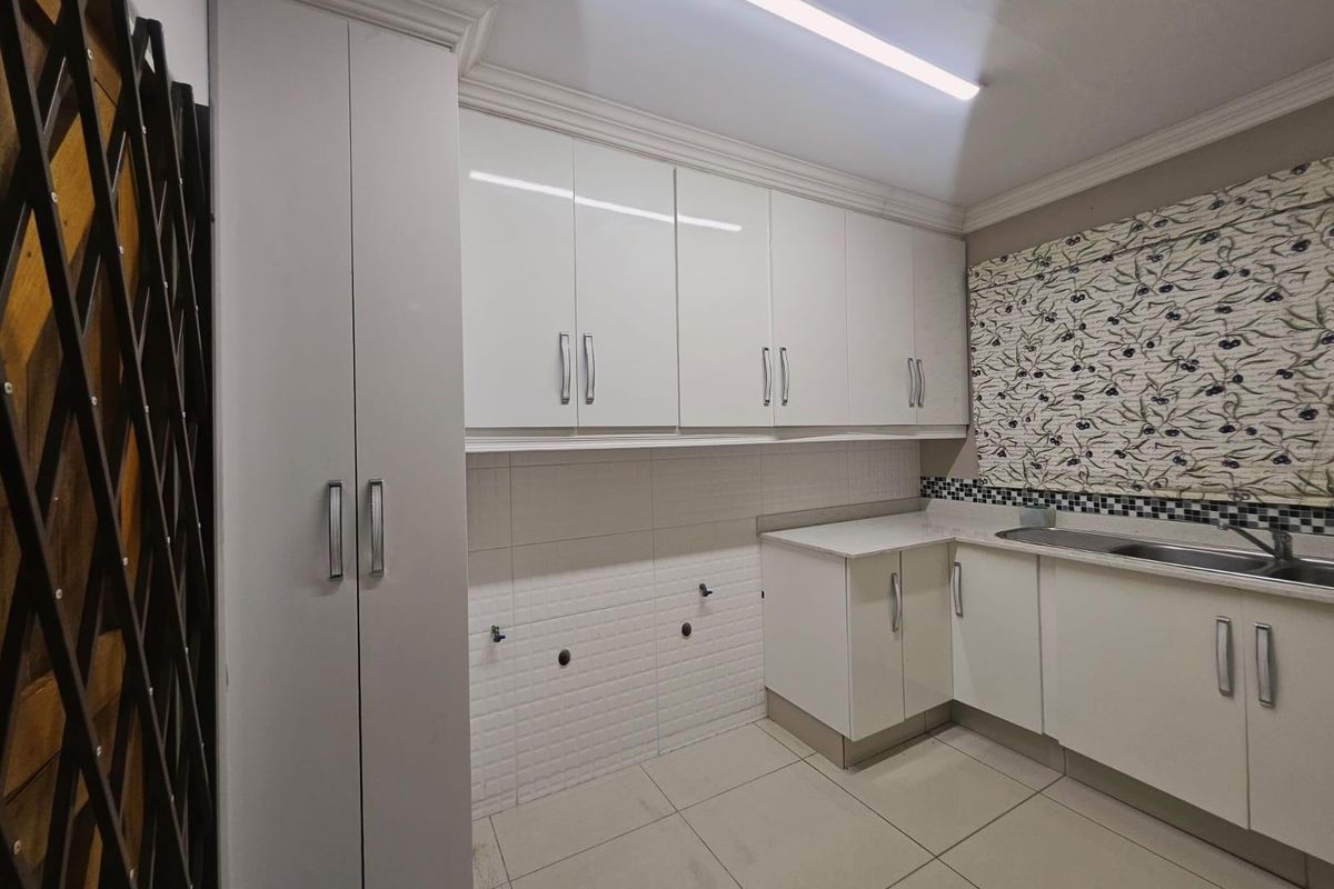 Spacious 4-Bedroom Family Home with Exceptional Features to Rent - Photo 5