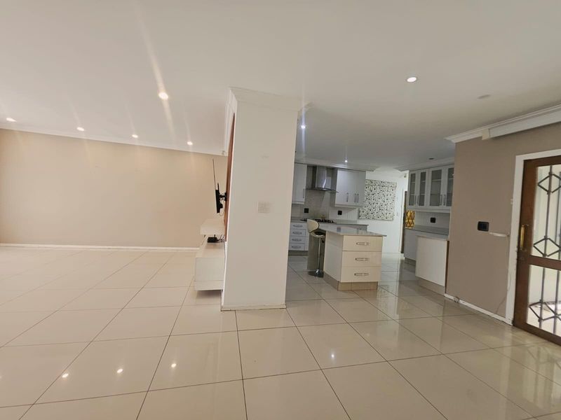 Spacious 4-Bedroom Family Home with Exceptional Features to Rent - Photo 6