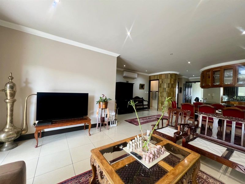 Elegant 3-Bedroom Apartment with Skyline Views, in Morningside. - Photo 4