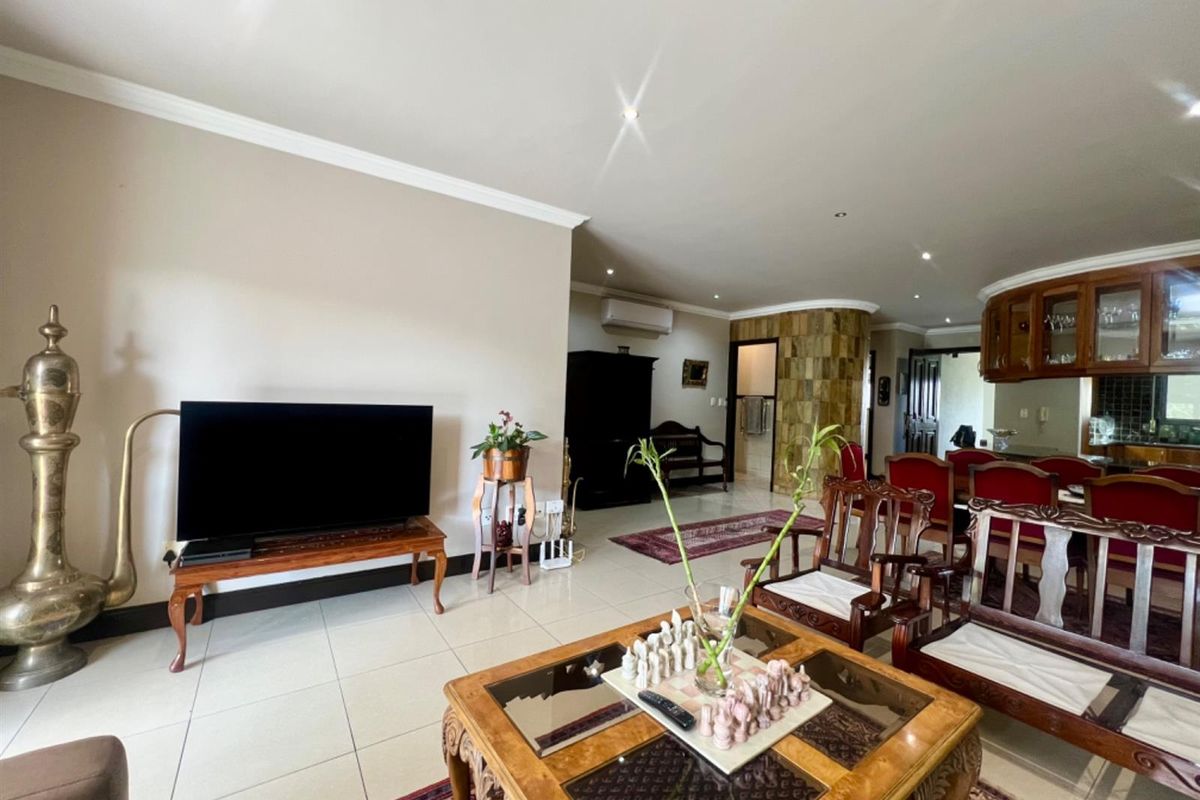 Elegant 3-Bedroom Apartment with Skyline Views, in Morningside. - Photo 4