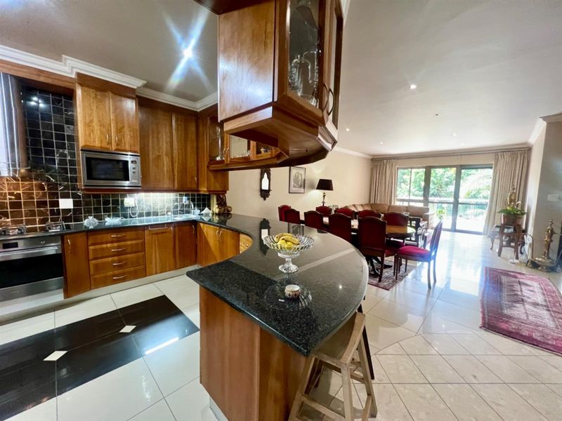 Elegant 3-Bedroom Apartment with Skyline Views, in Morningside. - Photo 7