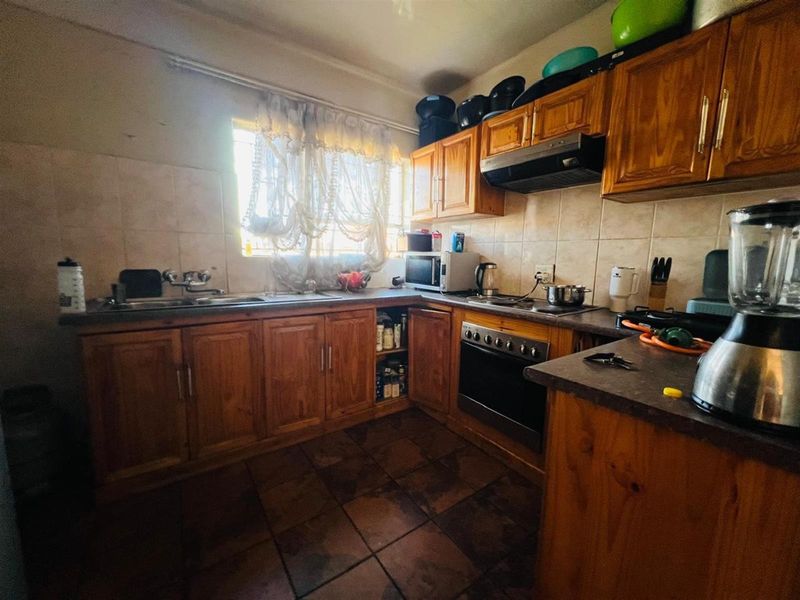 House For Sale in Taylorpark, Zamdela, Sasolburg - Photo 3