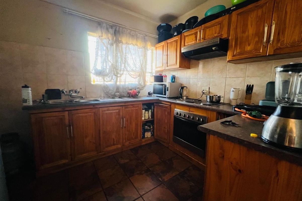 House For Sale in Taylorpark, Zamdela, Sasolburg - Photo 3