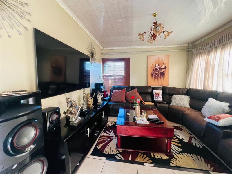 House For Sale in Taylorpark, Zamdela, Sasolburg - Photo 8