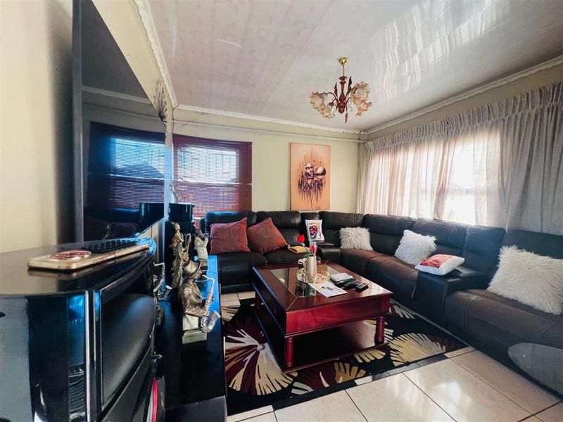 House For Sale in Taylorpark, Zamdela, Sasolburg - Photo 7