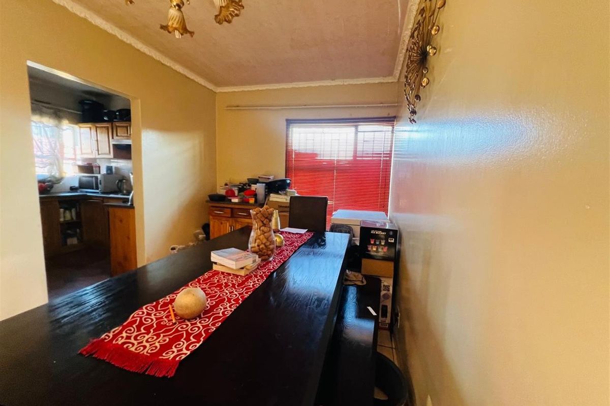 House For Sale in Taylorpark, Zamdela, Sasolburg - Photo 5