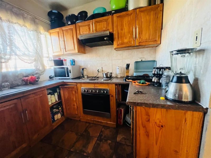 House For Sale in Taylorpark, Zamdela, Sasolburg - Photo 4