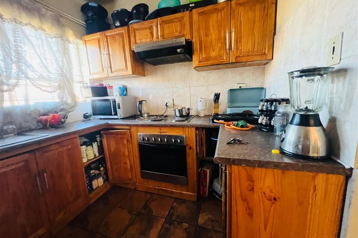 House For Sale in Taylorpark, Zamdela, Sasolburg - Photo 4