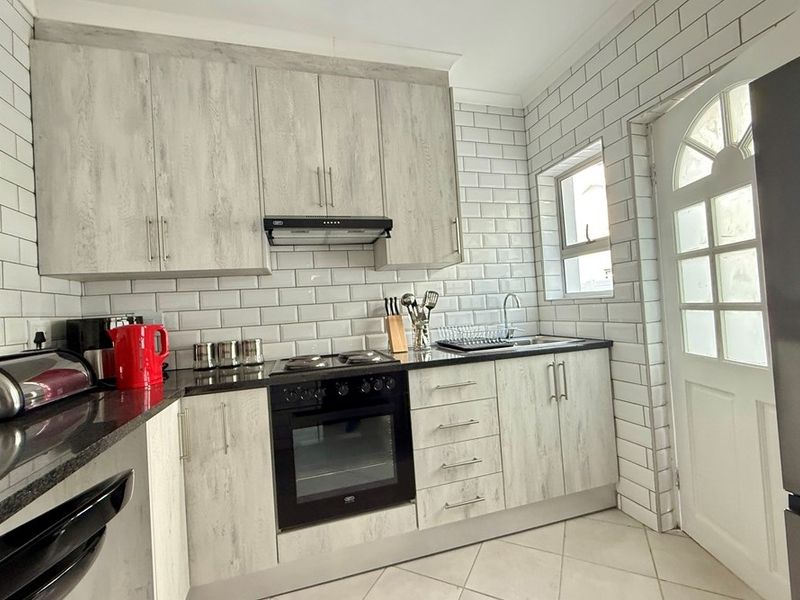 Fully Furnished Flatlet in Tijgerhof for min 12-month lease - Photo 4