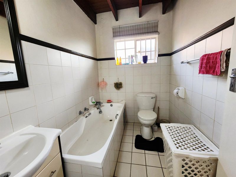 R1 490 000 - Beautiful property 3 bedroom 2 bathroom with 1 garage, entertainment area for sale - Photo 8