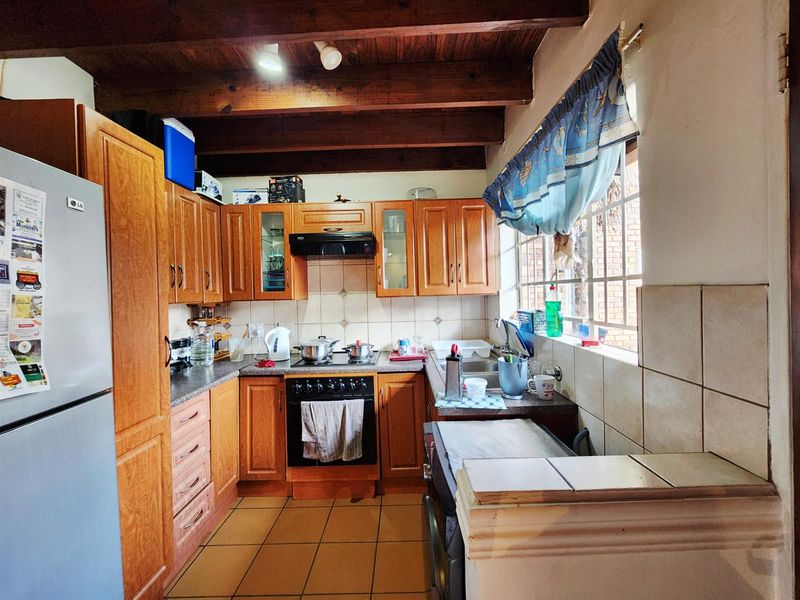 R1 490 000 - Beautiful property 3 bedroom 2 bathroom with 1 garage, entertainment area for sale - Photo 6