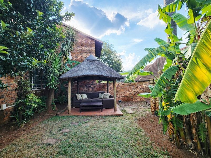 R1 490 000 - Beautiful property 3 bedroom 2 bathroom with 1 garage, entertainment area for sale - Photo 3