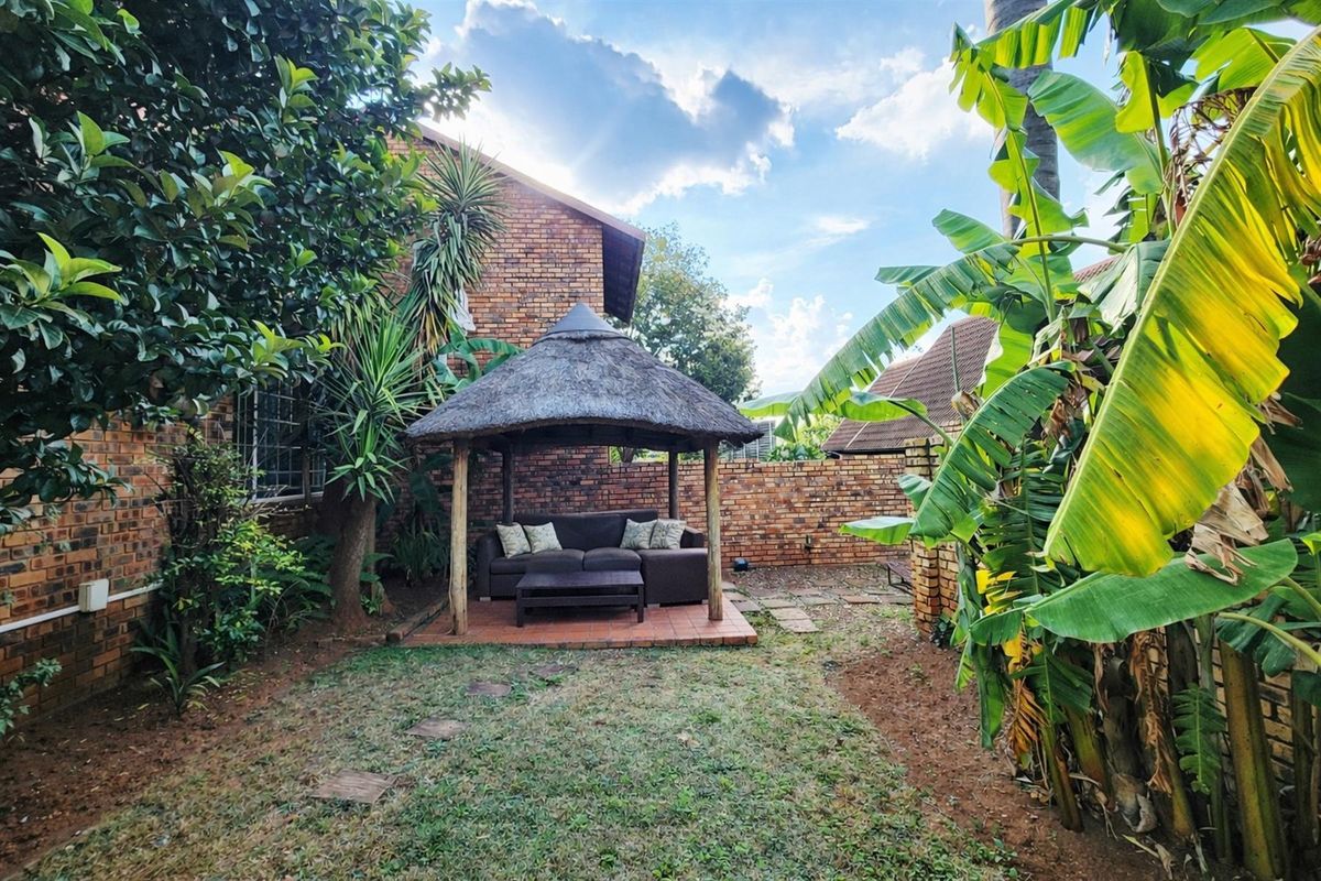 R1 490 000 - Beautiful property 3 bedroom 2 bathroom with 1 garage, entertainment area for sale - Photo 3