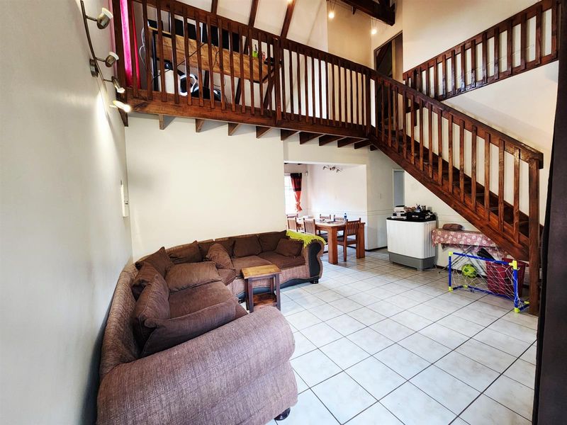 R1 490 000 - Beautiful property 3 bedroom 2 bathroom with 1 garage, entertainment area for sale - Photo 5