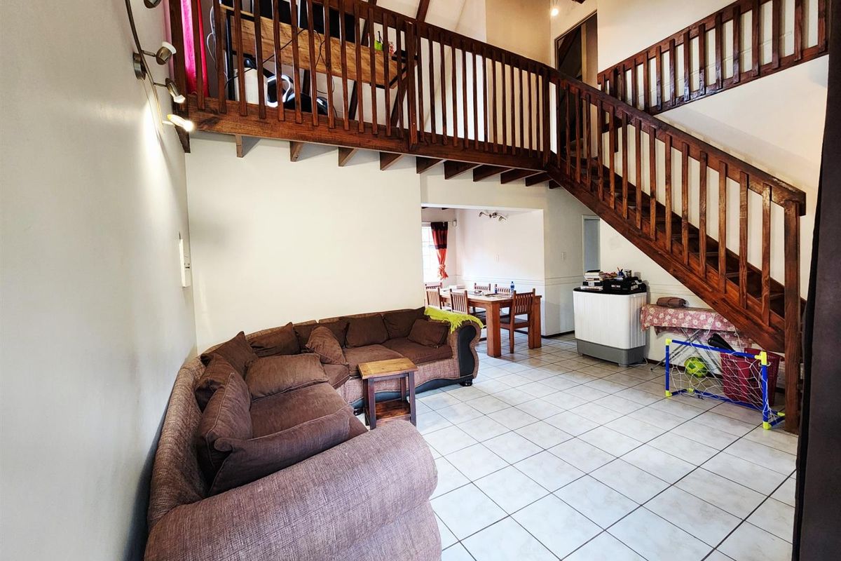 R1 490 000 - Beautiful property 3 bedroom 2 bathroom with 1 garage, entertainment area for sale - Photo 5