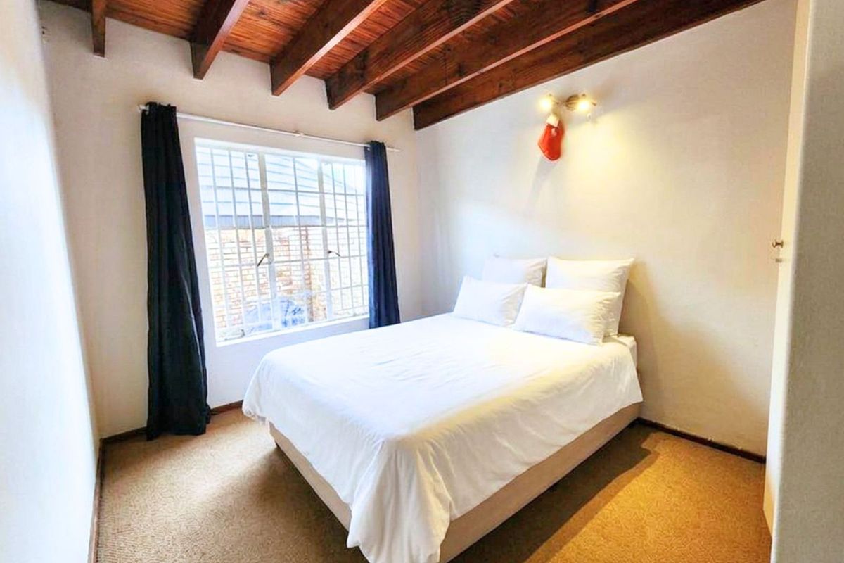 R1 490 000 - Beautiful property 3 bedroom 2 bathroom with 1 garage, entertainment area for sale - Photo 5