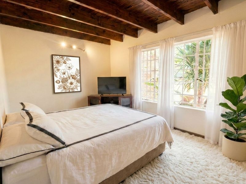 R1 490 000 - Beautiful property 3 bedroom 2 bathroom with 1 garage, entertainment area for sale - Photo 4